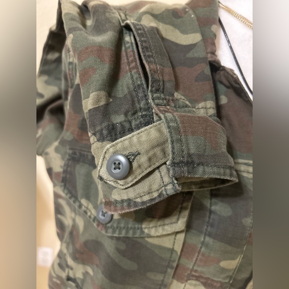 American Eagle AE Utility Army Camo Button Up Cargo Broken HEART Jacket - Picture 10 of 15